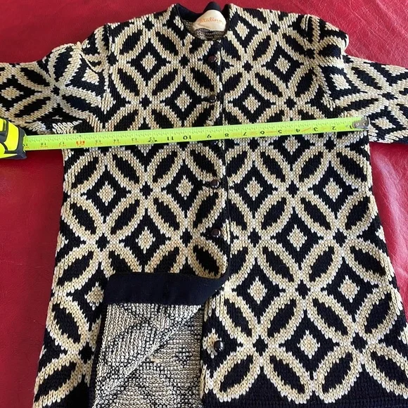 Vintage cardigan sweater. In great vintage condition. - Picture 6 of 6